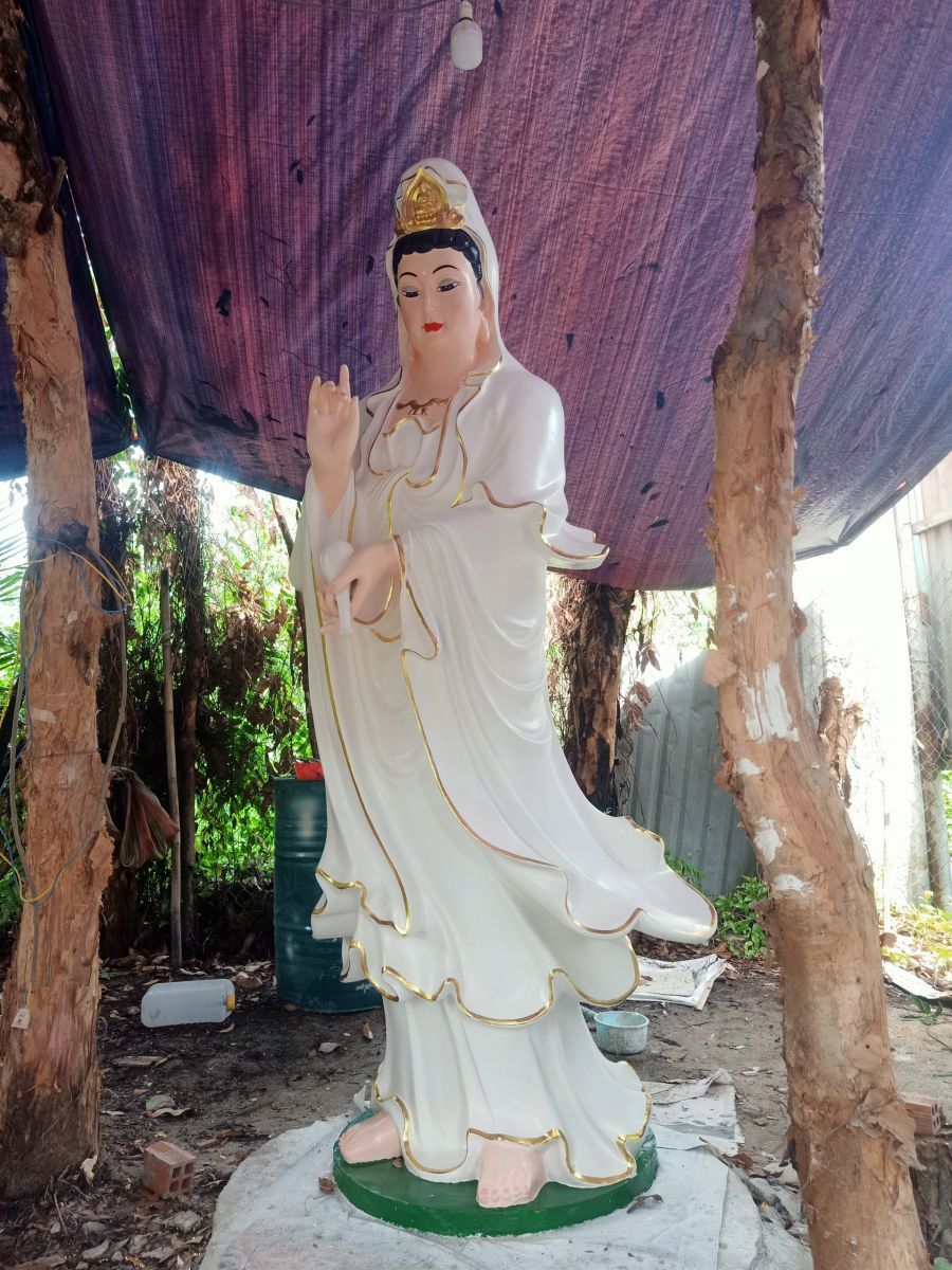 Tượng Phật Quan Âm cao 3 mét 
