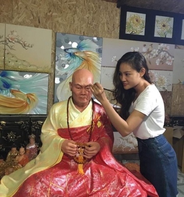 Tạc tượng thiền sư