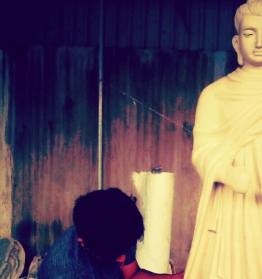 Tạo mẫu tượng phật khuất thực