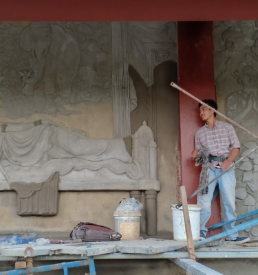 Đắp xi măng trực tiếp phù điêu hoàng hậu Maya