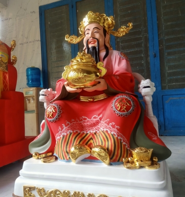 Sản xuất tượng thần tài composite đa dạng mẫu mã