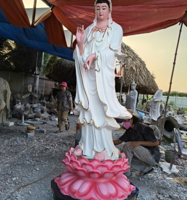 Tượng Quan Âm Bồ Tát Đứng Cao 2,4 Mét