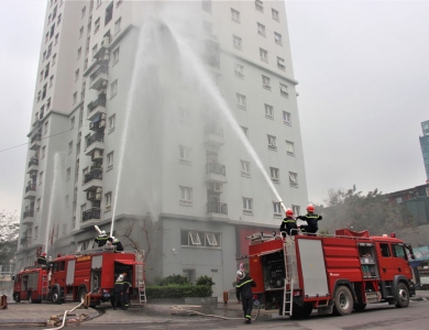 Quận Ba Đình tổ chức diễn tập chữa cháy tòa nhà chung cư