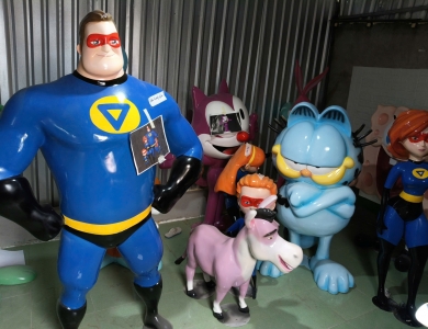 Đặt tượng composite để trang trí quán cà phê cần lưu ý những điều gì?