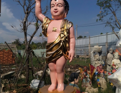 Vì sao tượng Phật Đản Sanh một tay chỉ trời, một tay chỉ đất?