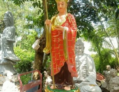 Mang ý nghĩa tâm linh cho không gian với tượng Địa Tạng ngoài trời