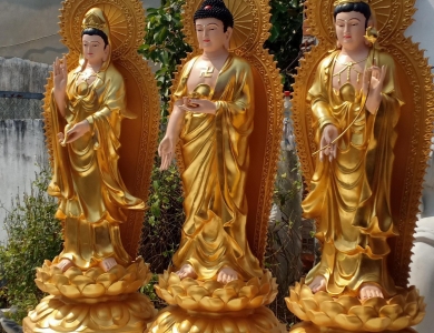 Bạn đã tìm được địa chỉ đúc tượng Tam Thế xi măng với giá hợp lý chưa?