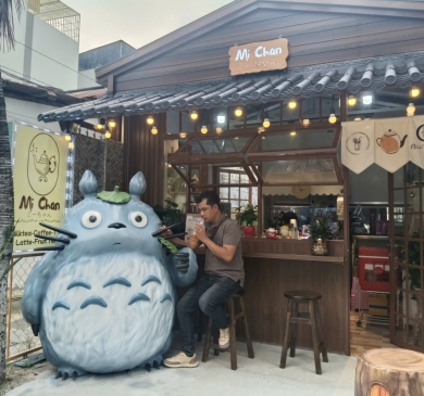 Xu hướng decor quán cafe bằng mô hình tượng nhân vật hoạt hình