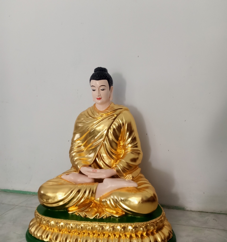 Tượng Phật thích ca mâu Ni dát vàng