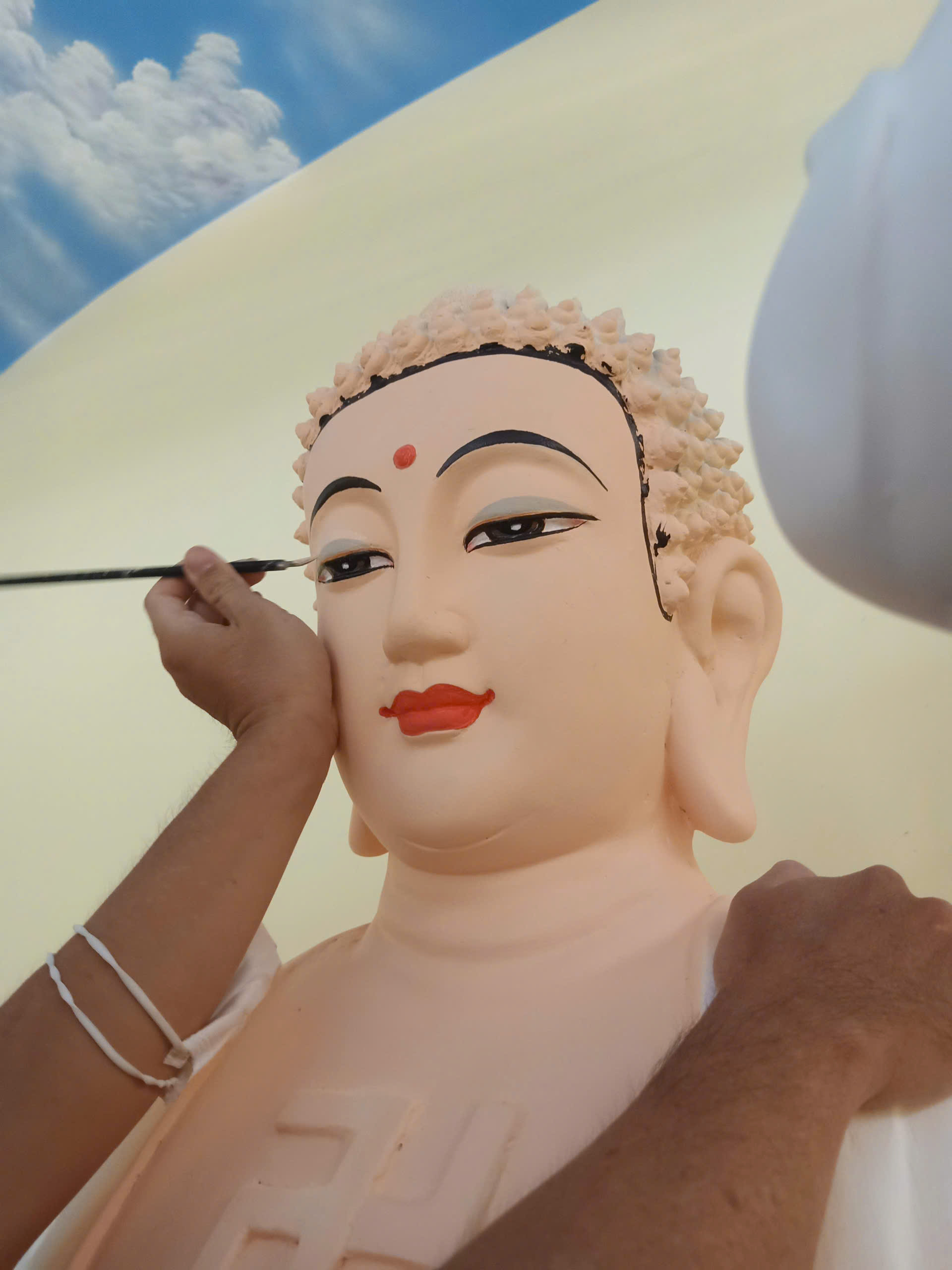 sơn sửa tượng phật cũ