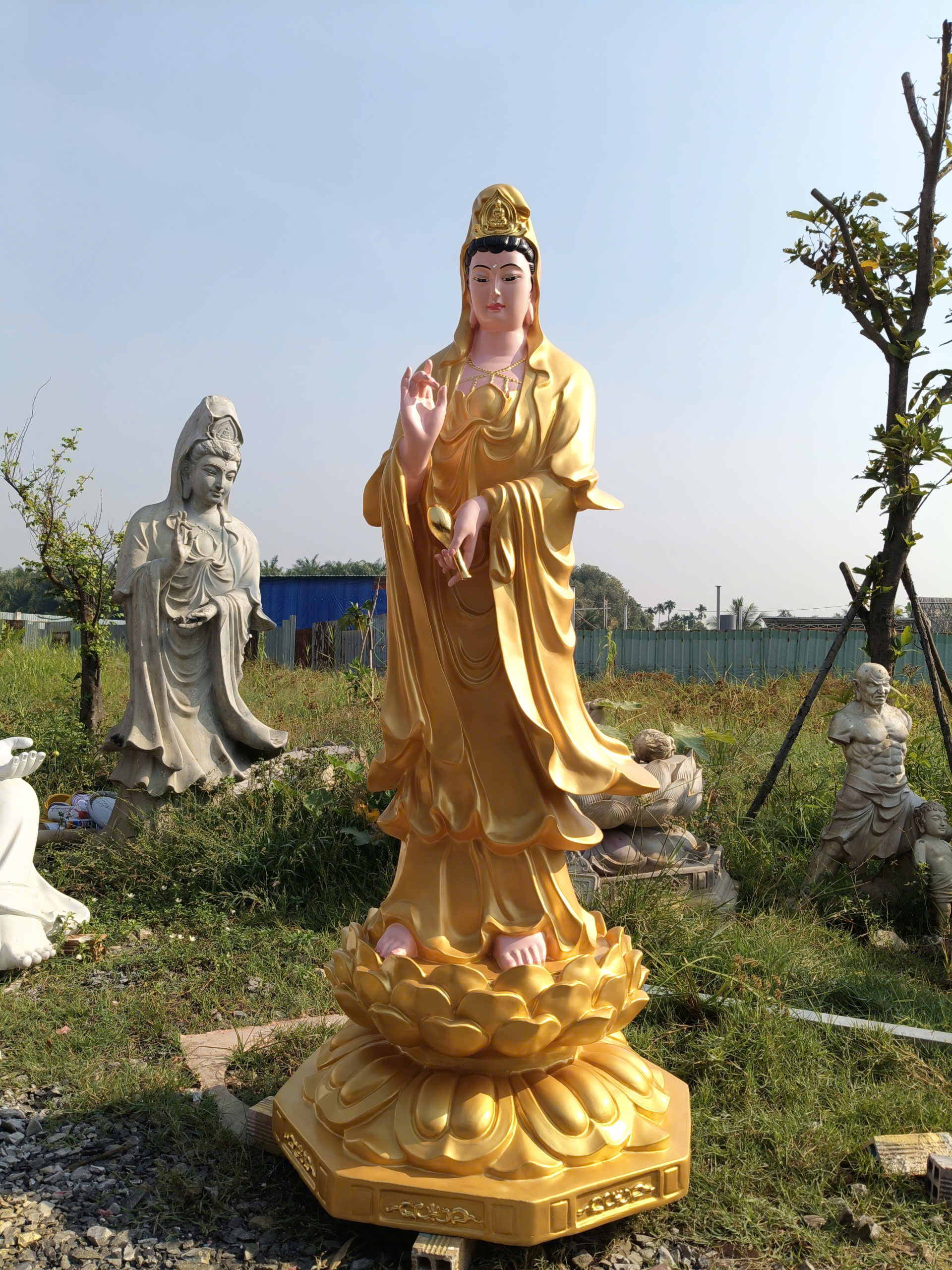 tượng phật bà quan âm đứng đài sen composite