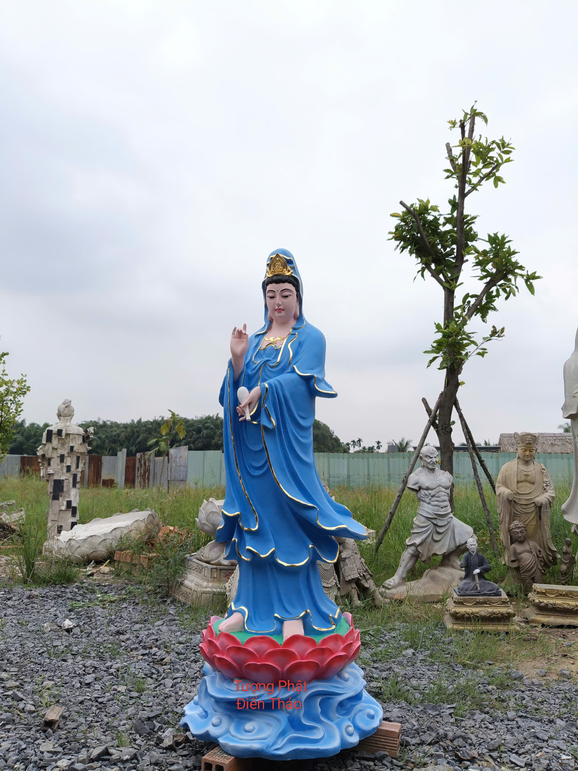 tượng phật bà quan âm đứng đài sen composite