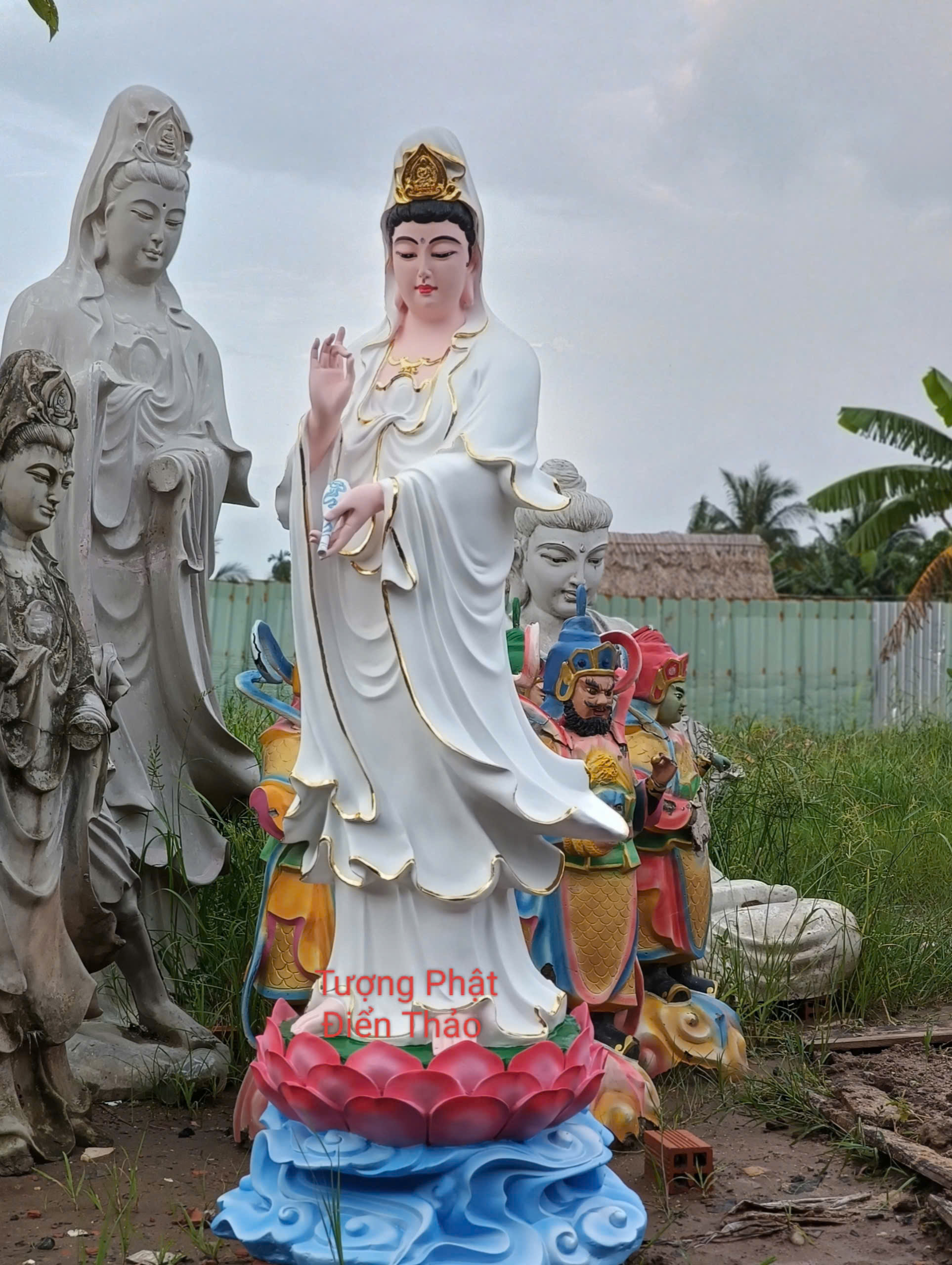 tượng phật bà quan âm đứng đài sen composite