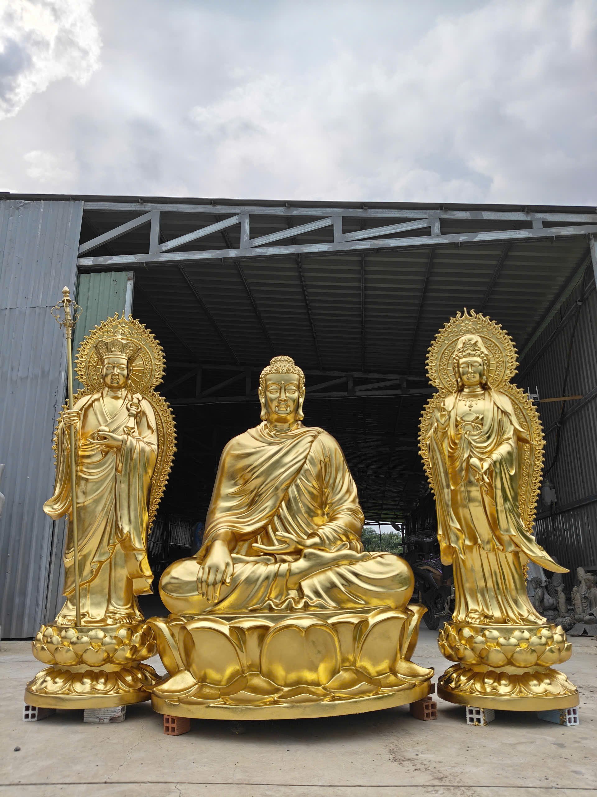 tượng phật bằng bê tông