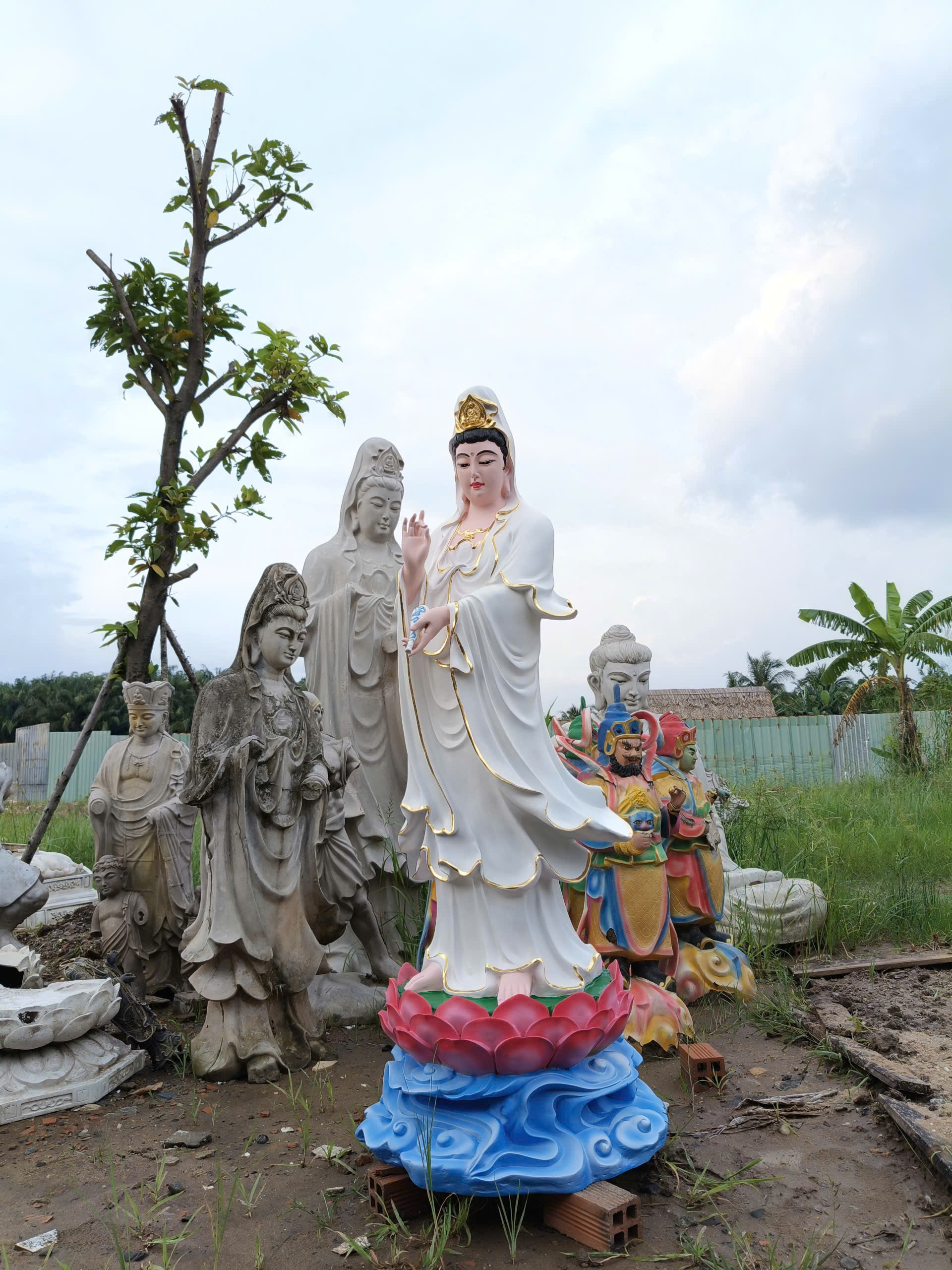 tượng phật đản sanh composite