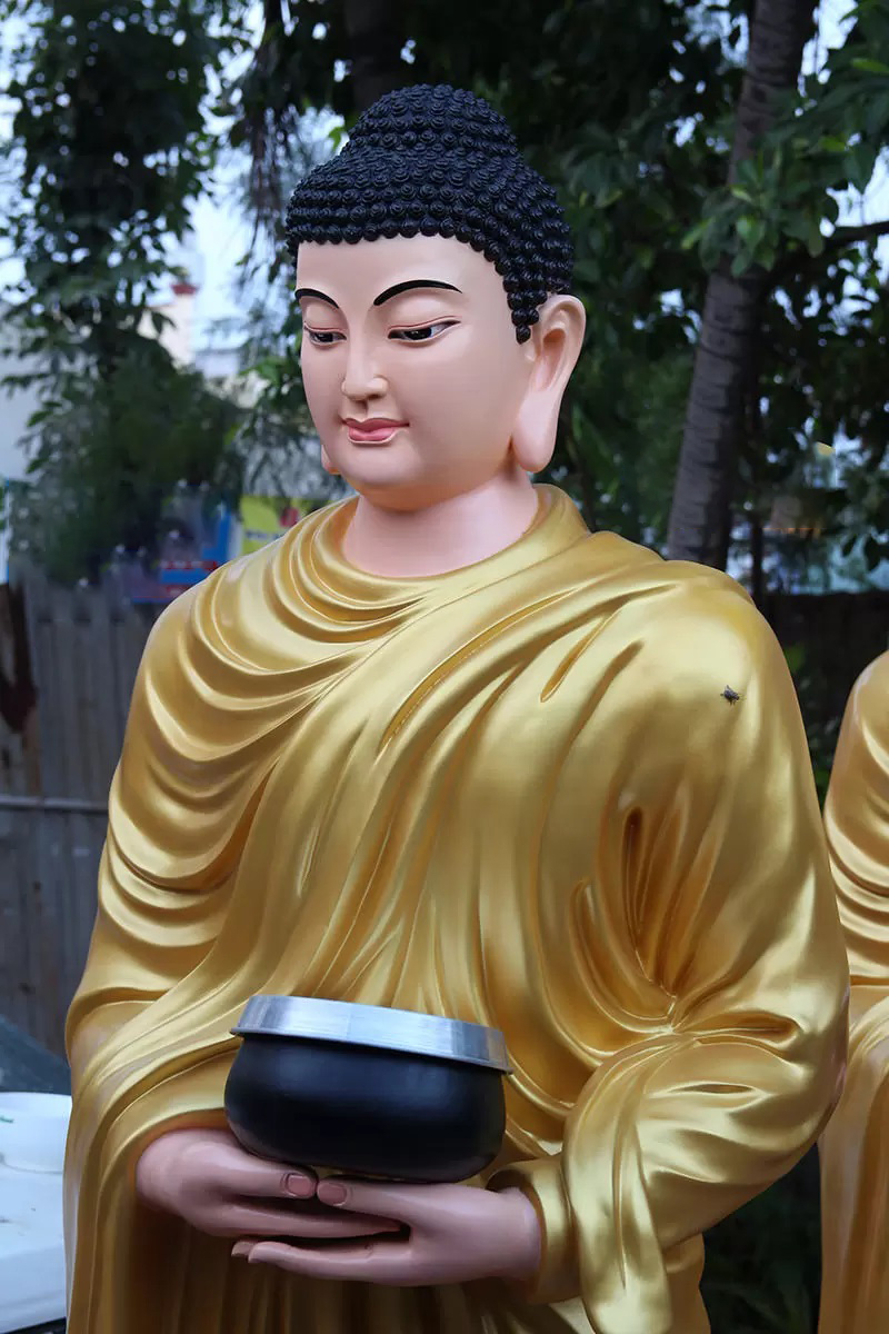 tượng Phật Thích Ca bằng xi măng