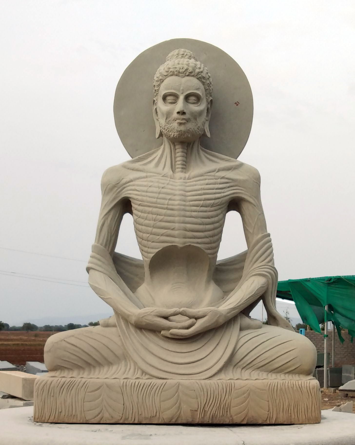 tượng phật thích ca khổ hạnh