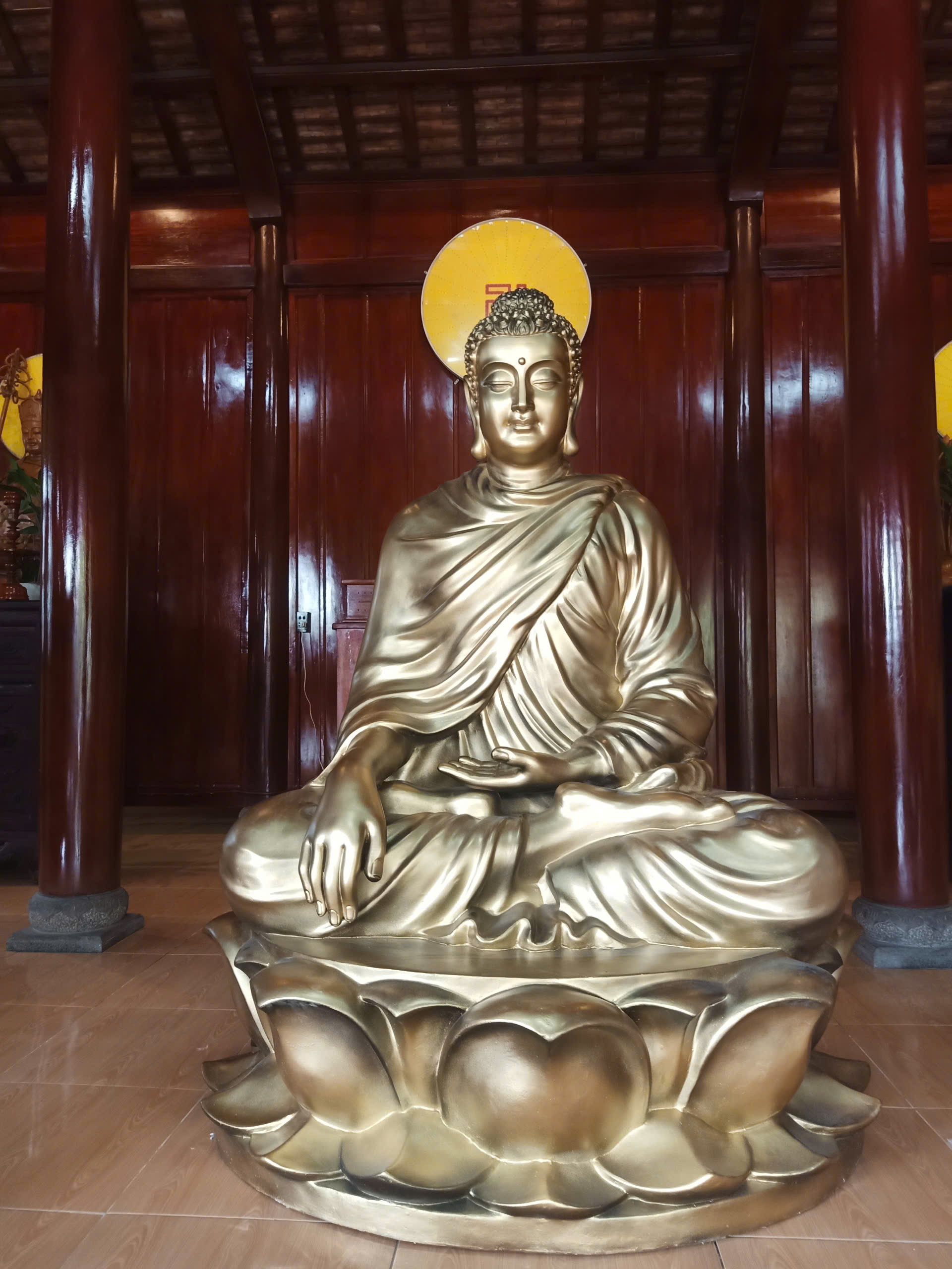 tượng phật thích ca ngồi đài sen