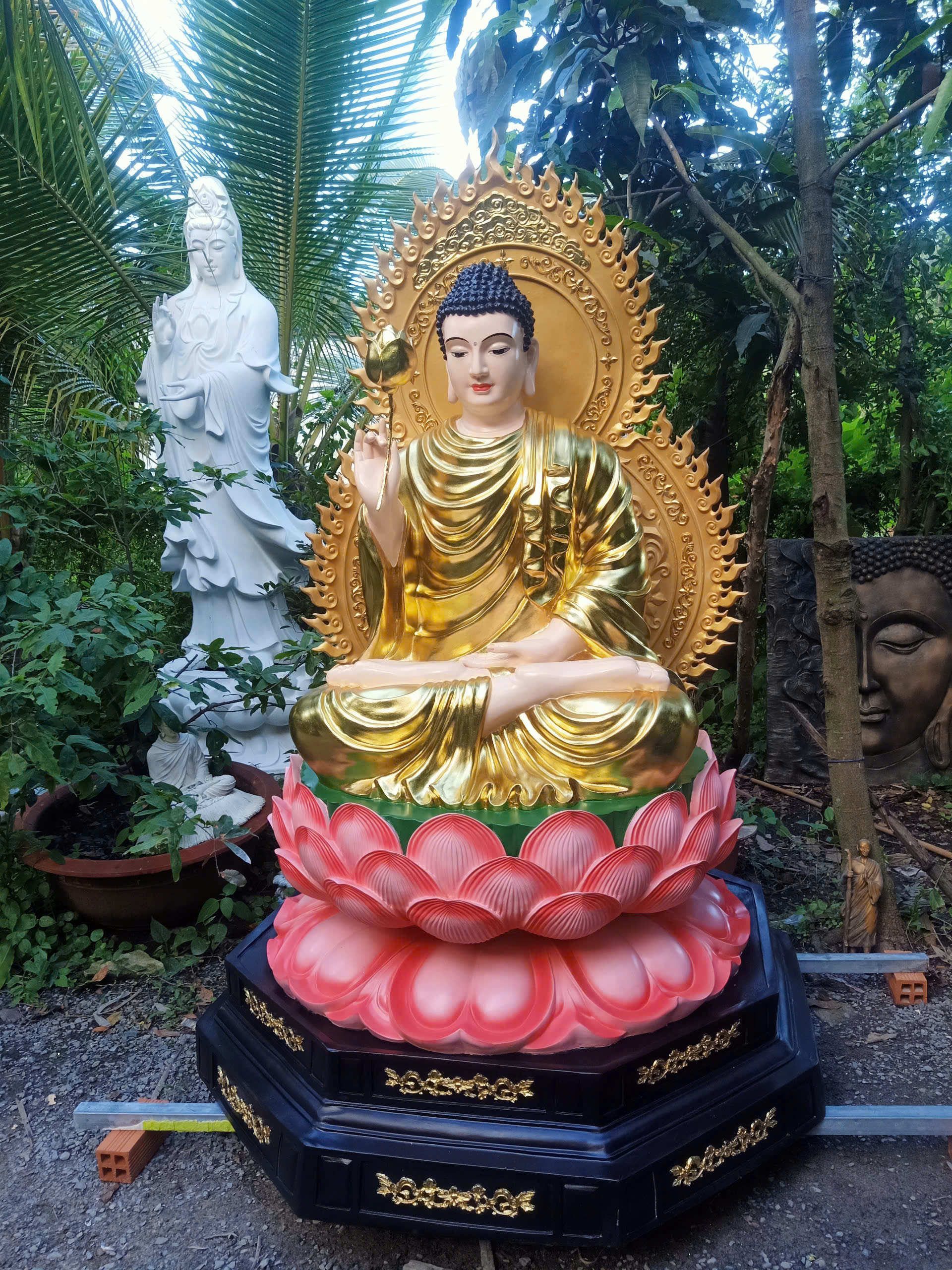 tượng phật thích ca ngồi đài sen