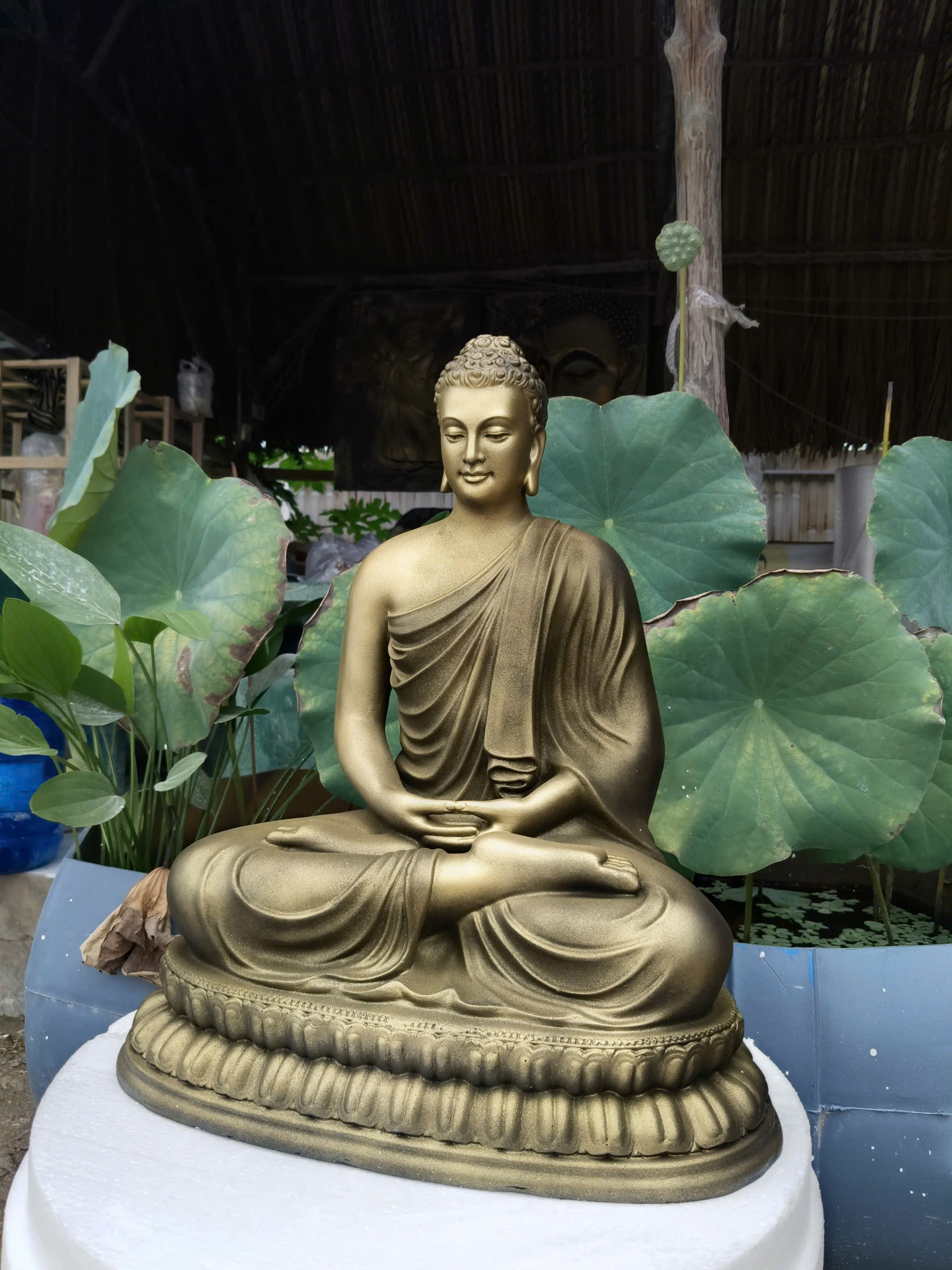 Tượng Phật trang trí sân vườn