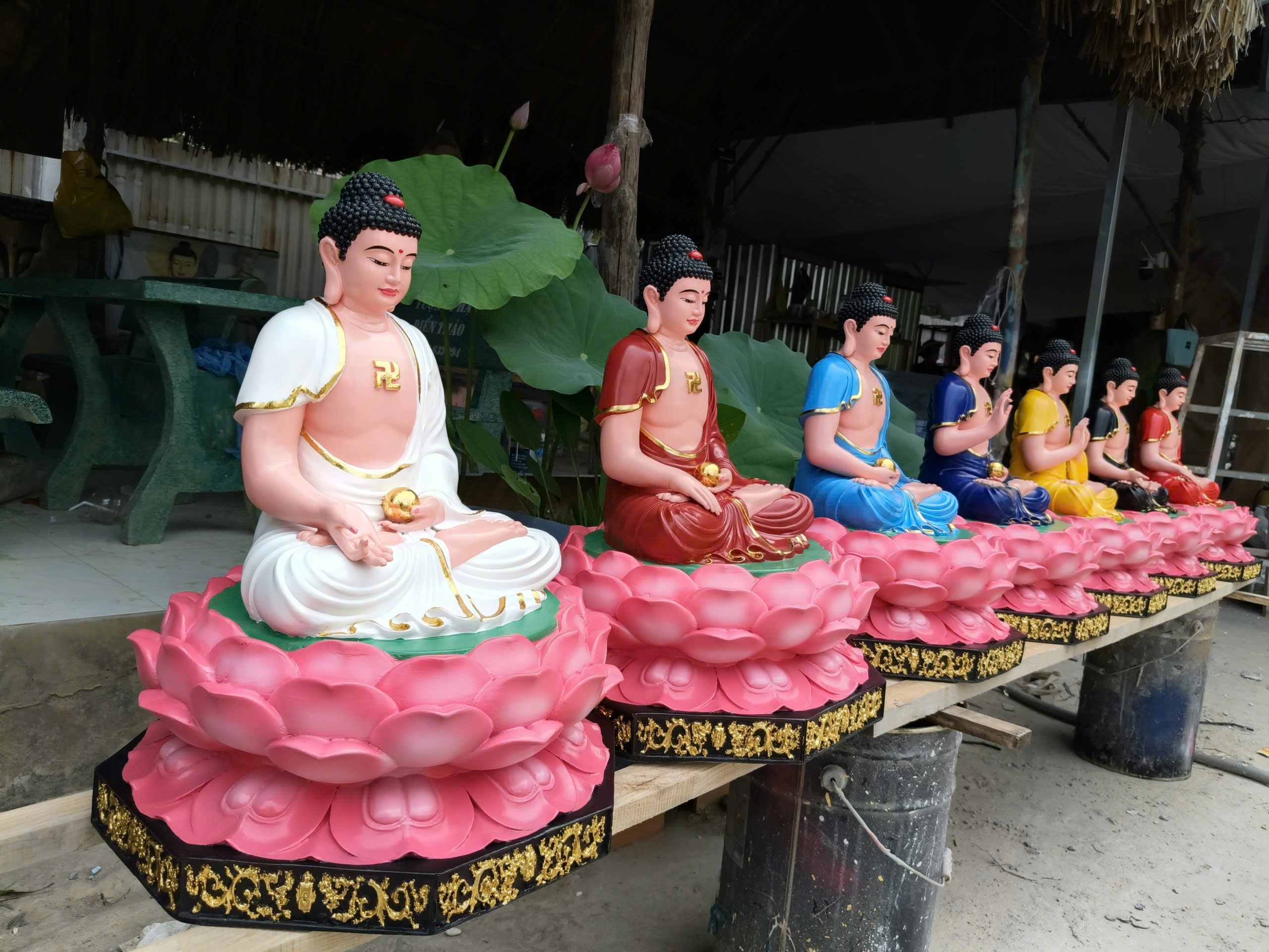 Tượng Phật trang trí sân vườn