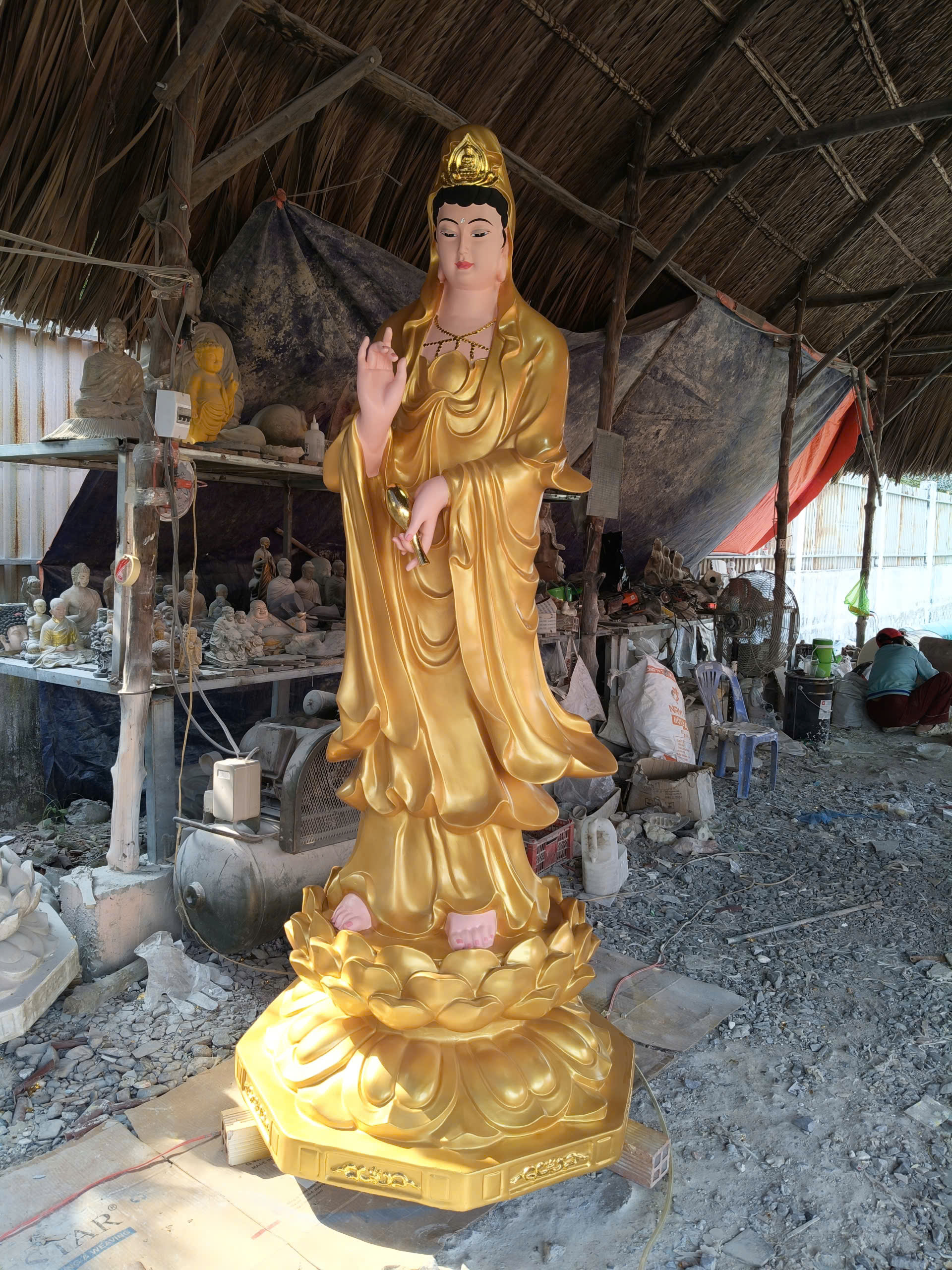tượng quan âm bồ tát đứng
