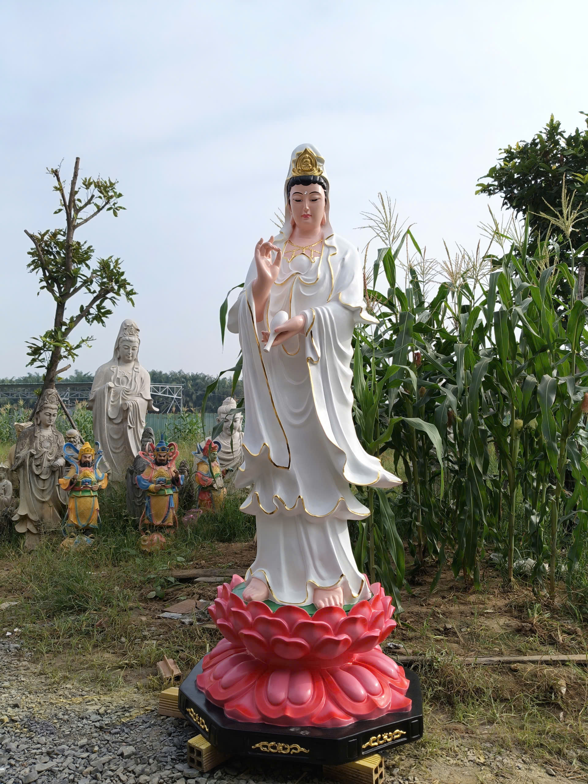 tượng quan âm bồ tát đứng