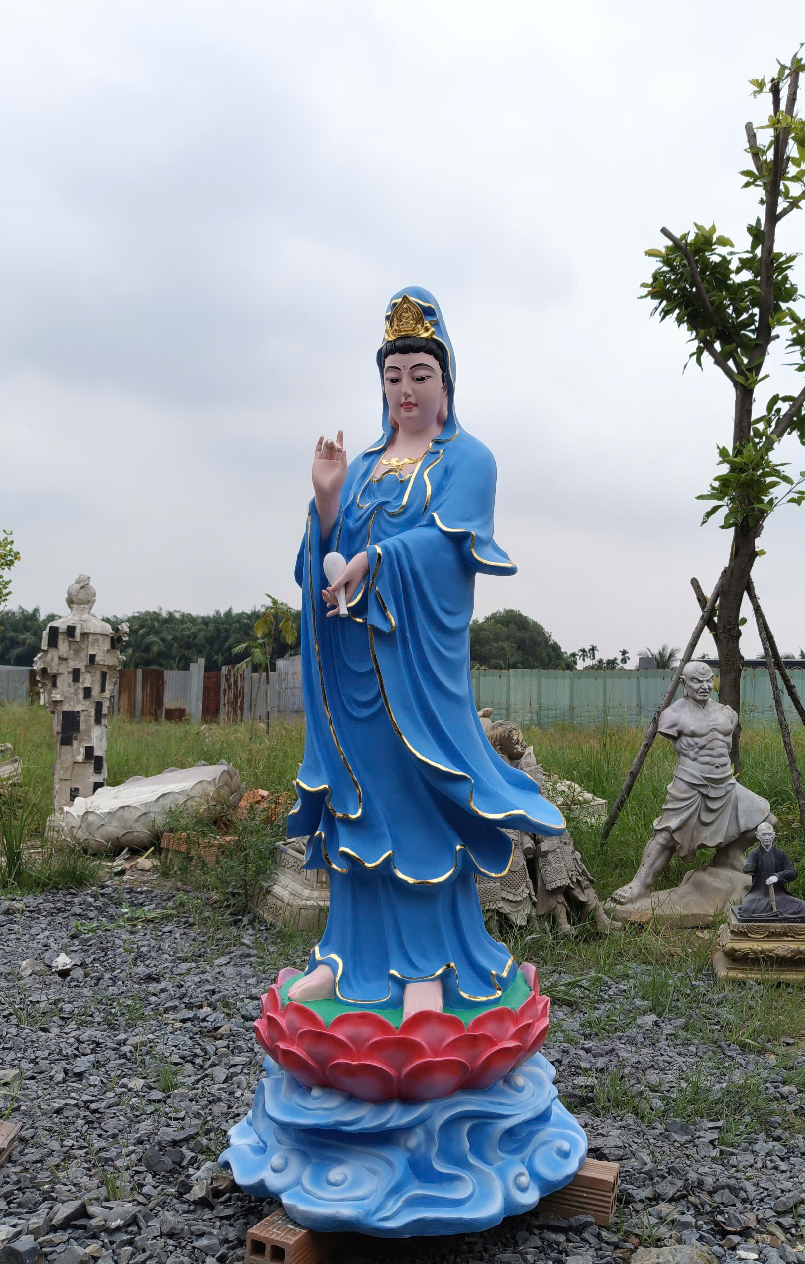 tượng quan âm bồ tát đứng