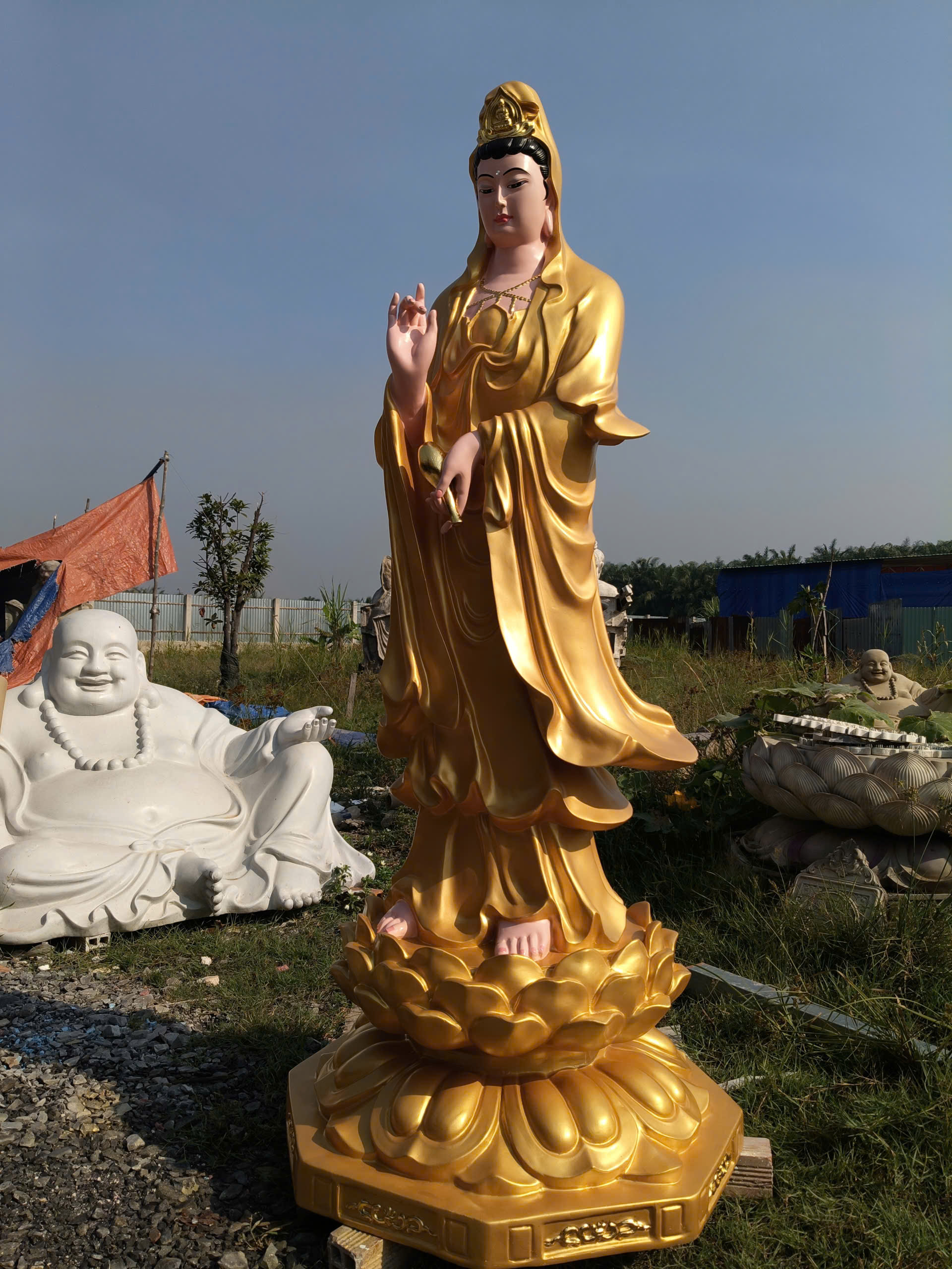 tượng quan âm dát vàng