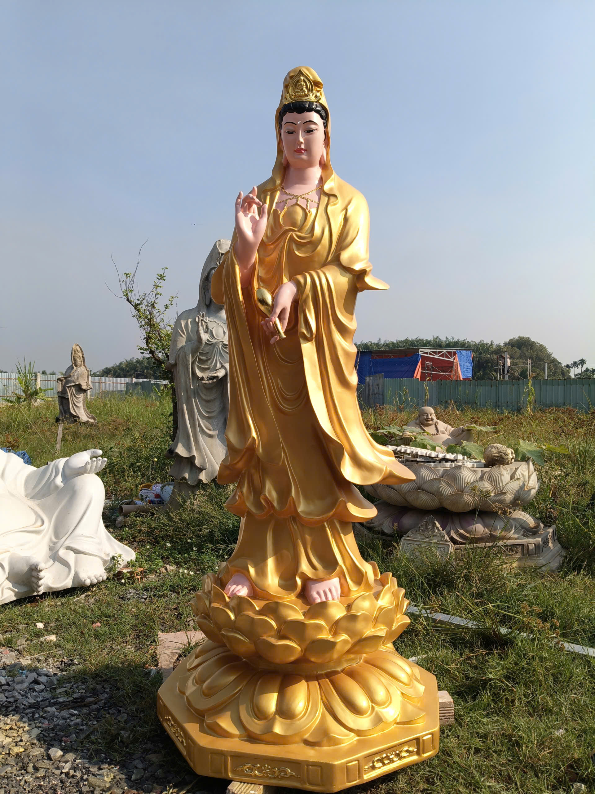tượng quan âm đứng