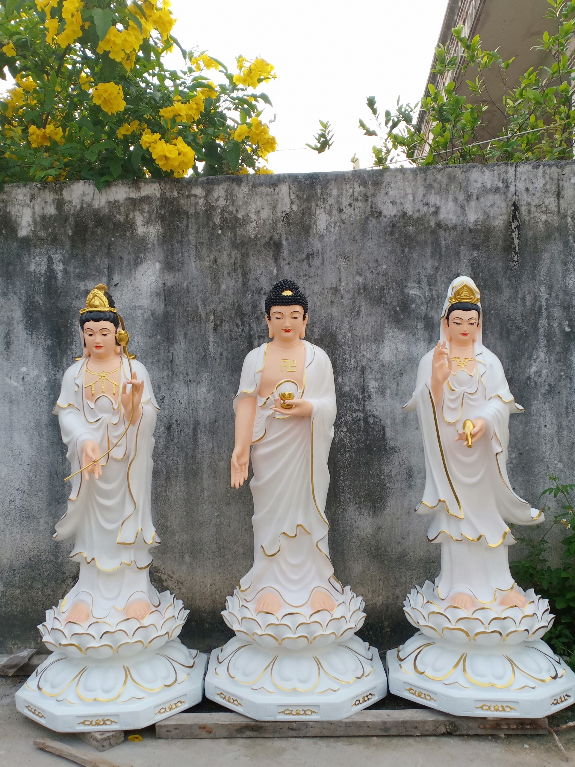 Tượng Tam Thế bằng composite