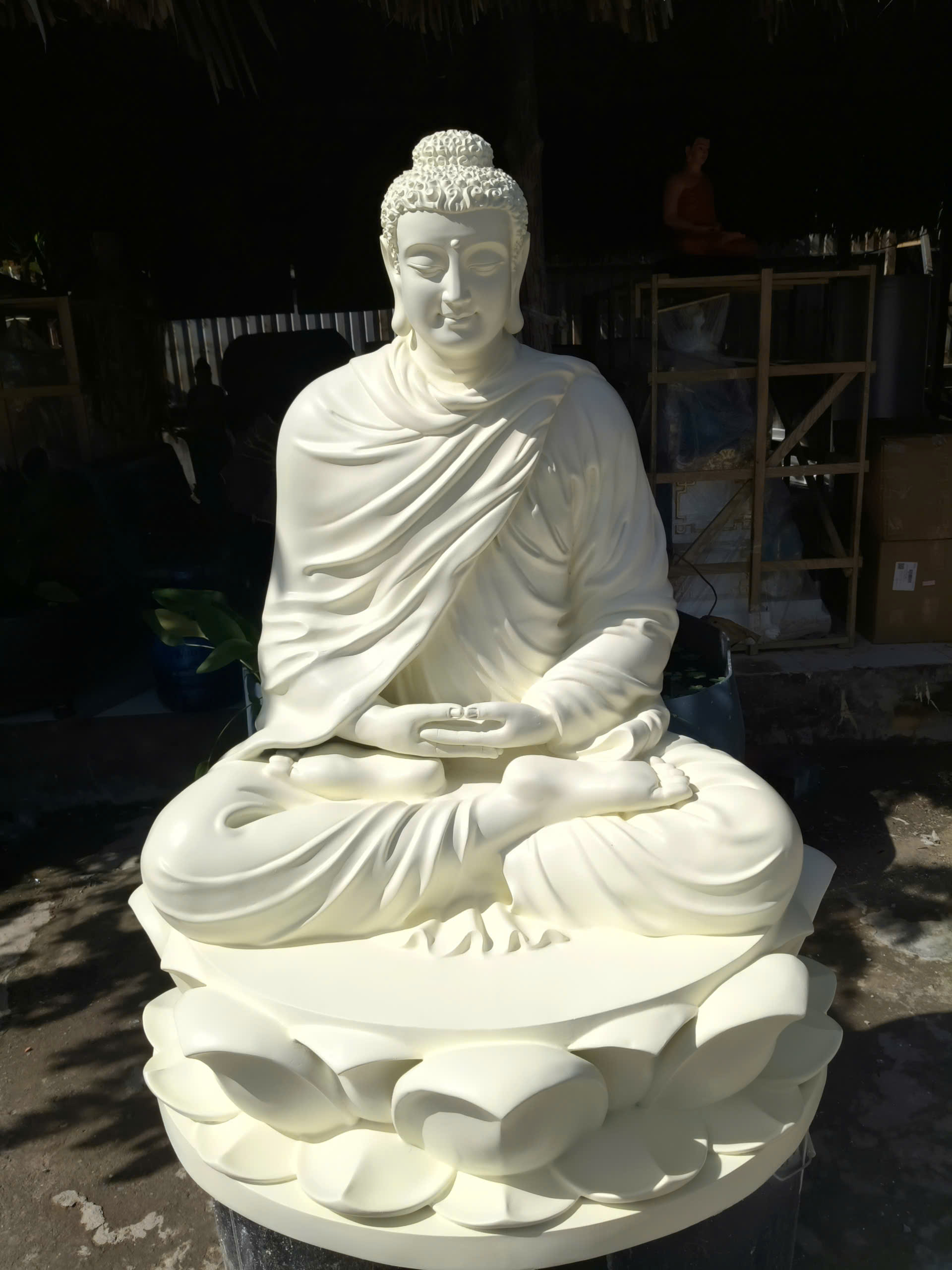 tượng phật composite sân vườn