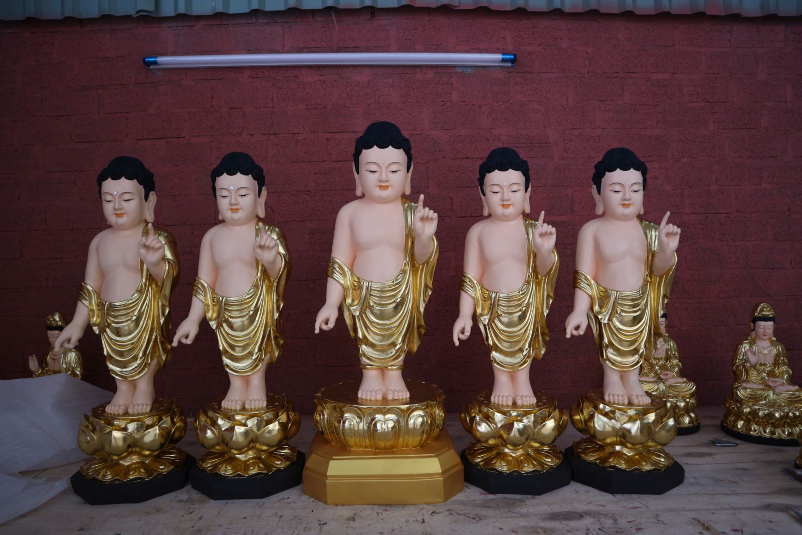 Tượng Phật Đản Sanh