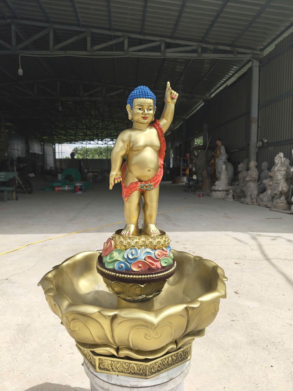 tượng Đức Phật Đản Sanh