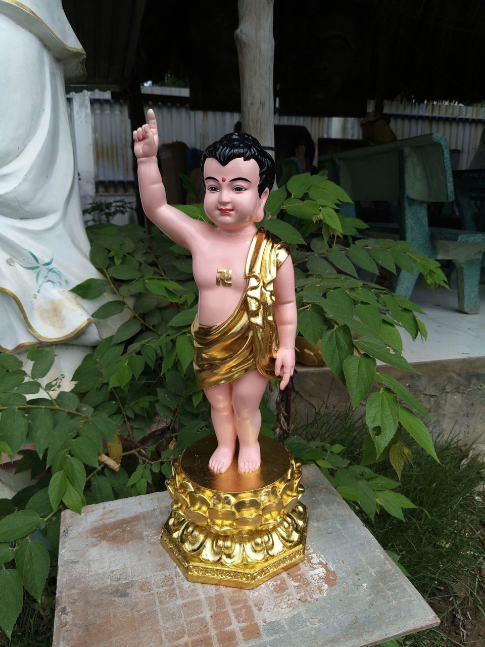 tượng Đức Phật Đản Sanh
