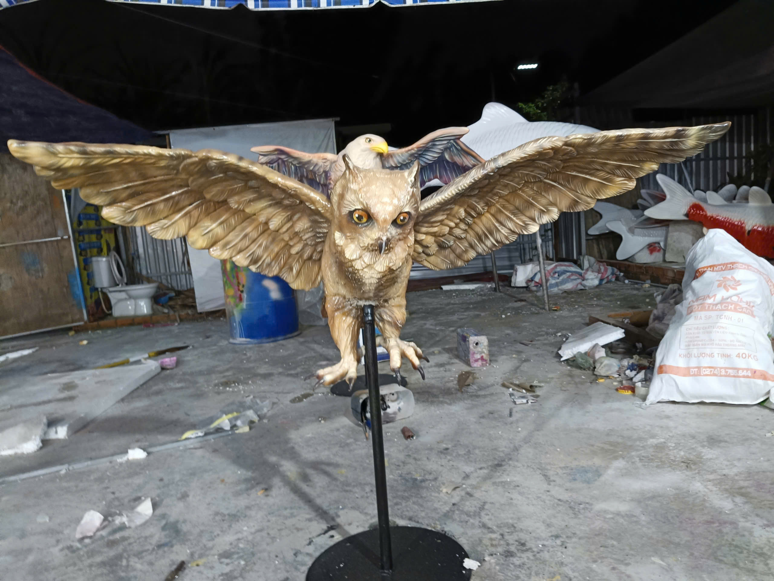 thi công tượng composite nhà hàng