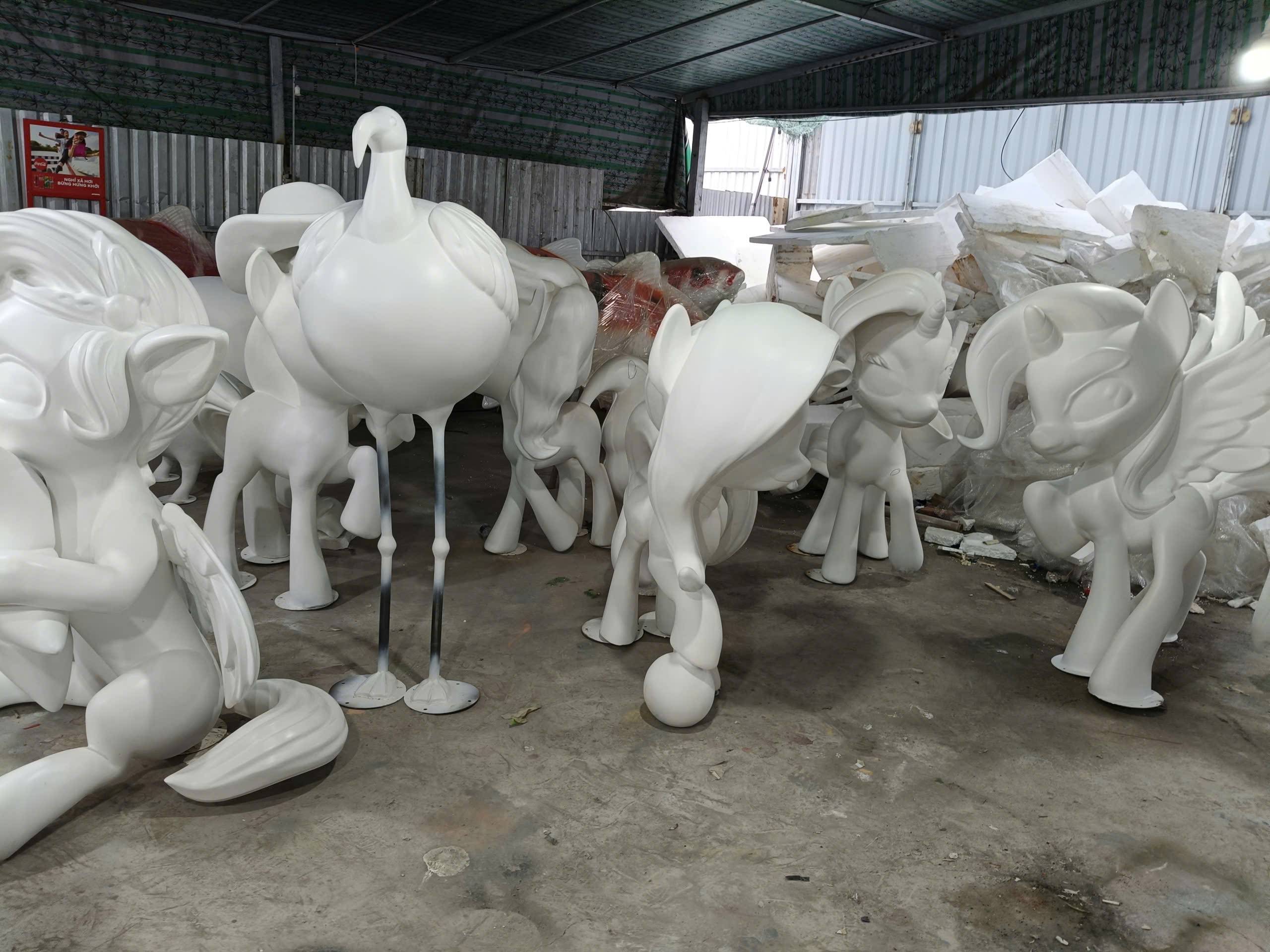 Gia công tượng composite