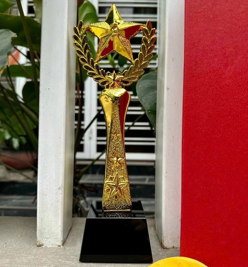 Sản xuất cúp composite