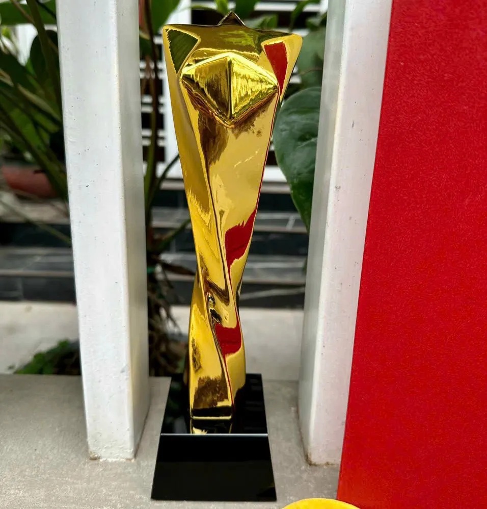 Sản xuất cúp composite