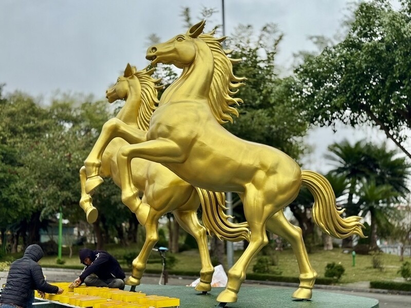 sản xuất tượng linh vật composite