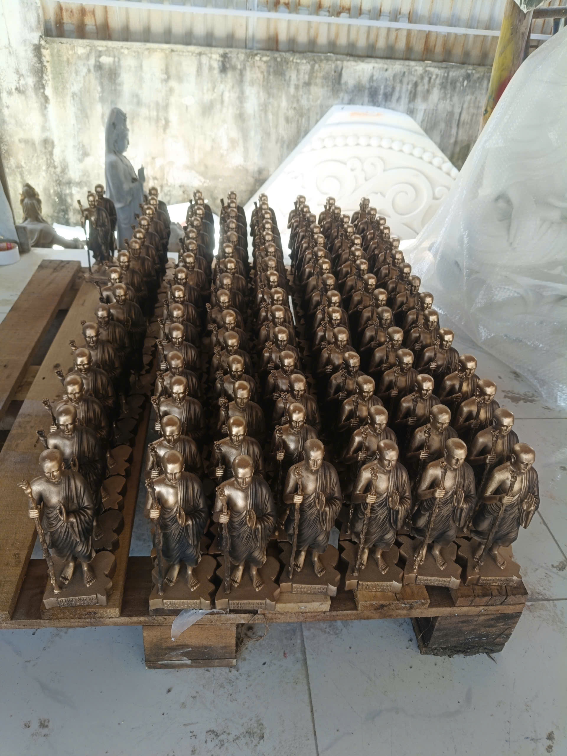 sản xuất tượng số lượng lớn
