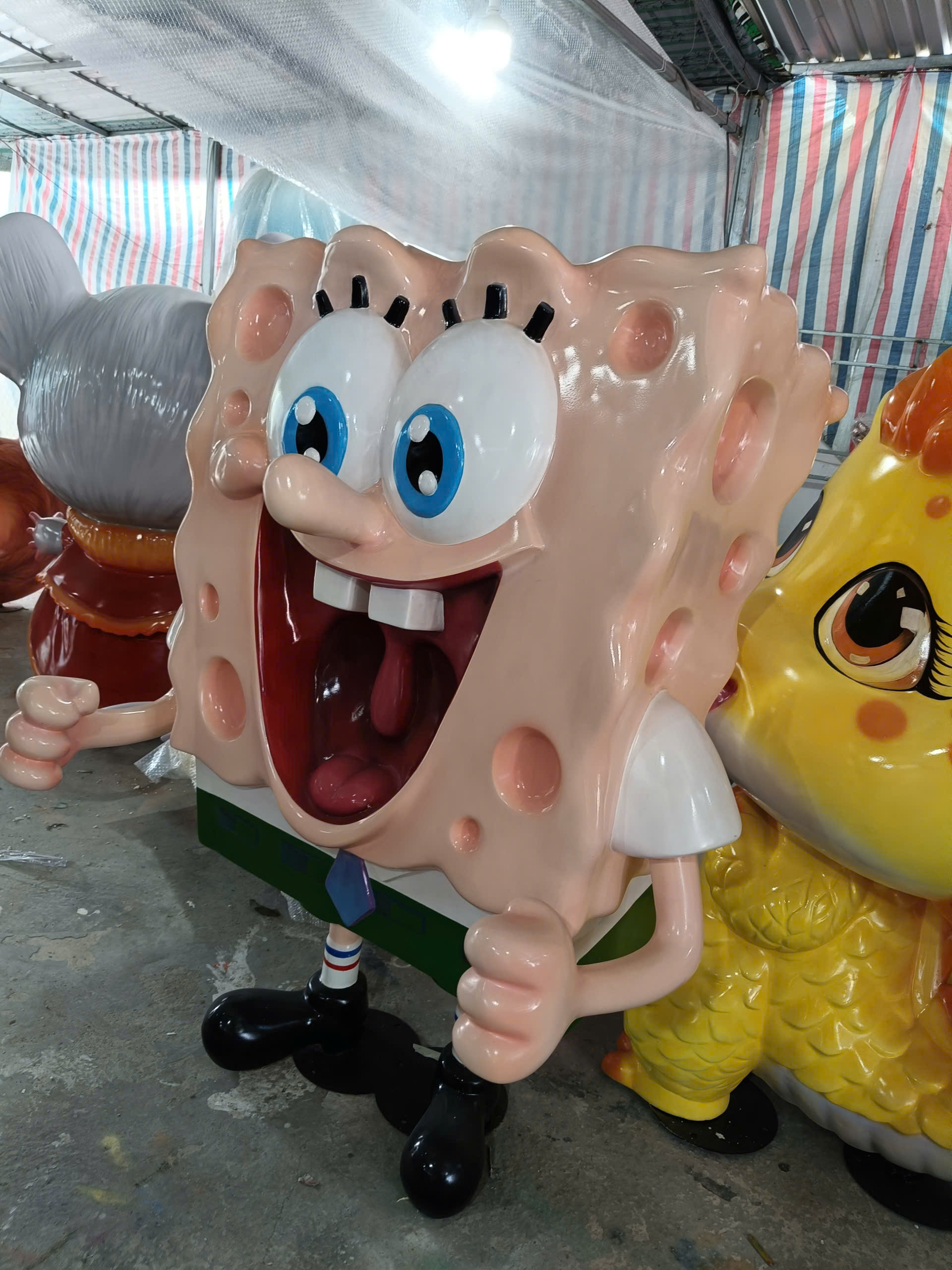 thi công tượng composite quán café