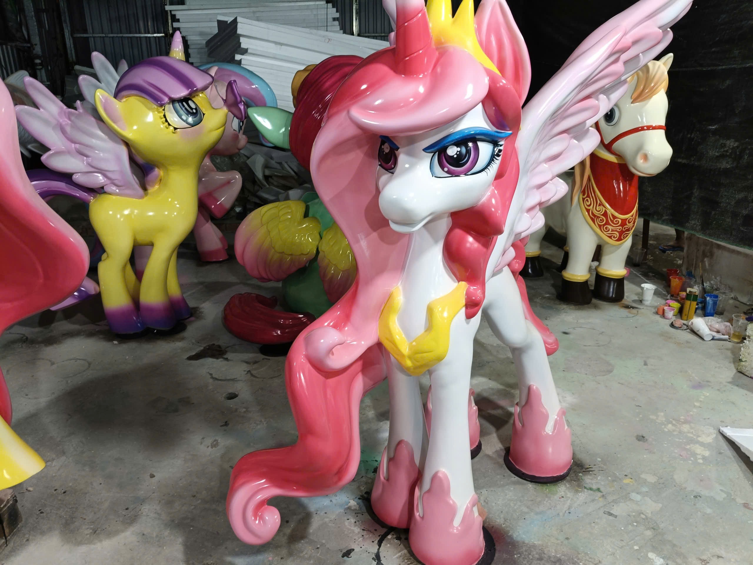 tượng composite trang trí quán café